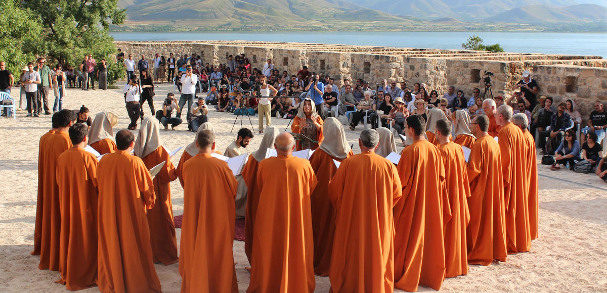 Համասեան երաժշտութիւնով կը հատէ սահմանները